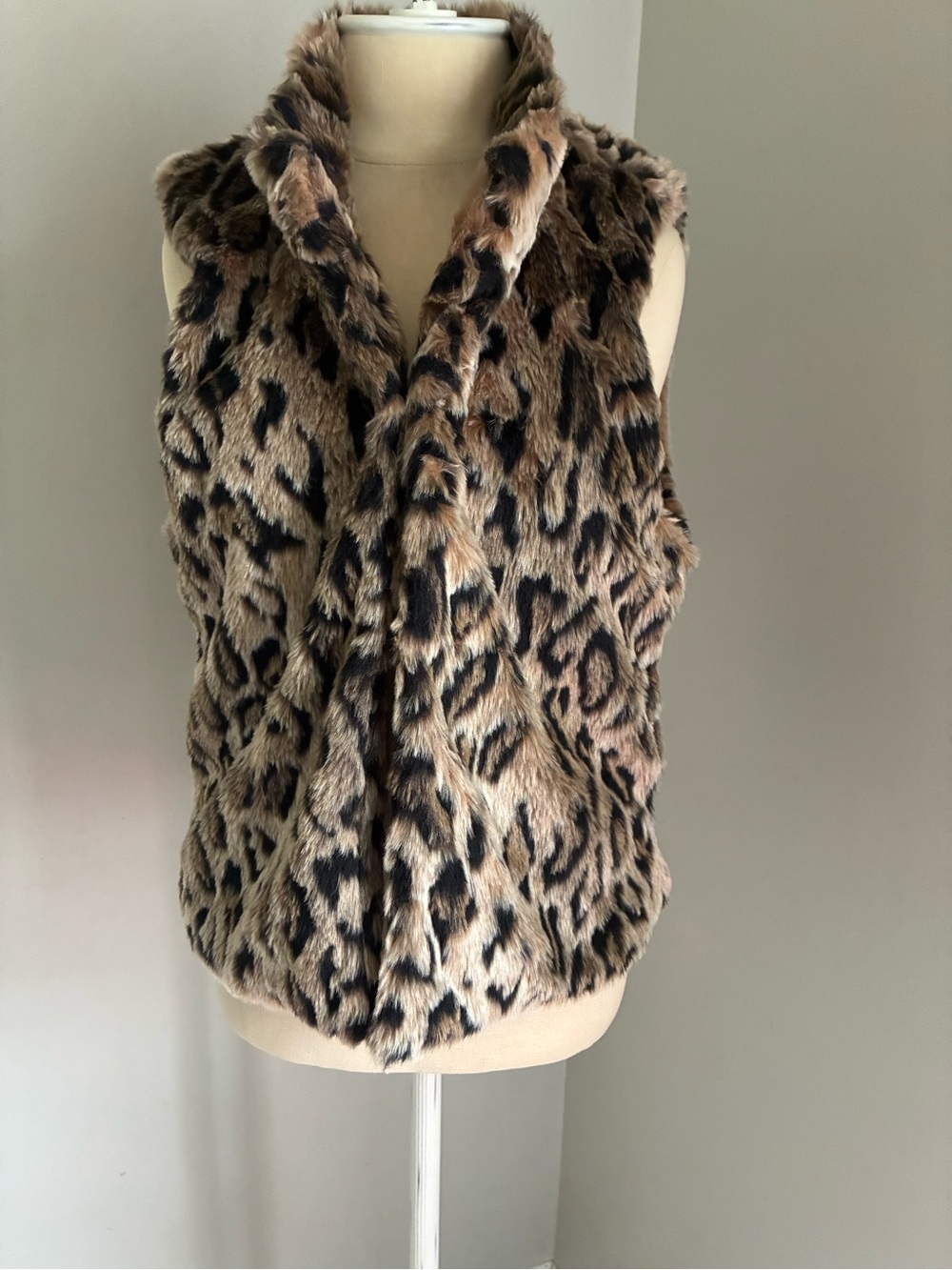 Ci Sono Leopard Print Vest Size Large